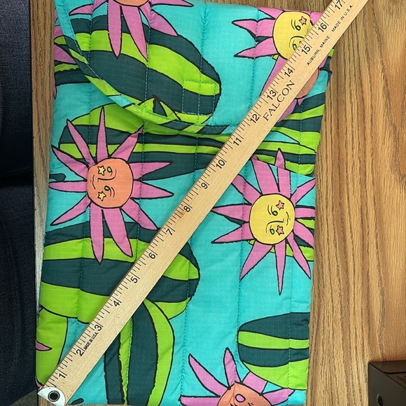 BAGGU Puffy Laptop Sleeve- 16” Zucchini’s - Picture 4 of 4